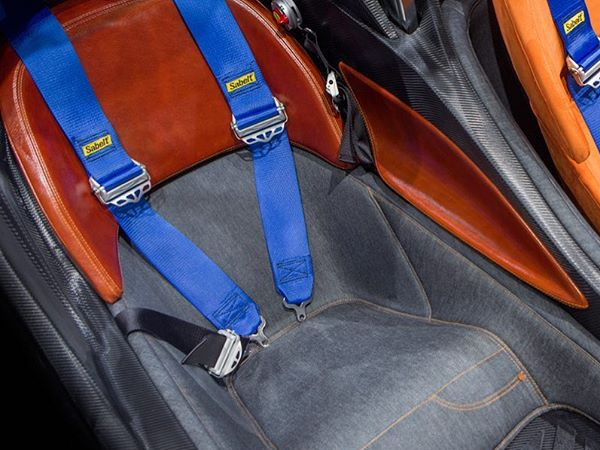 IN DENIM LA SUPER CAR GIUGIARO CON PT PANTALONI TORINO