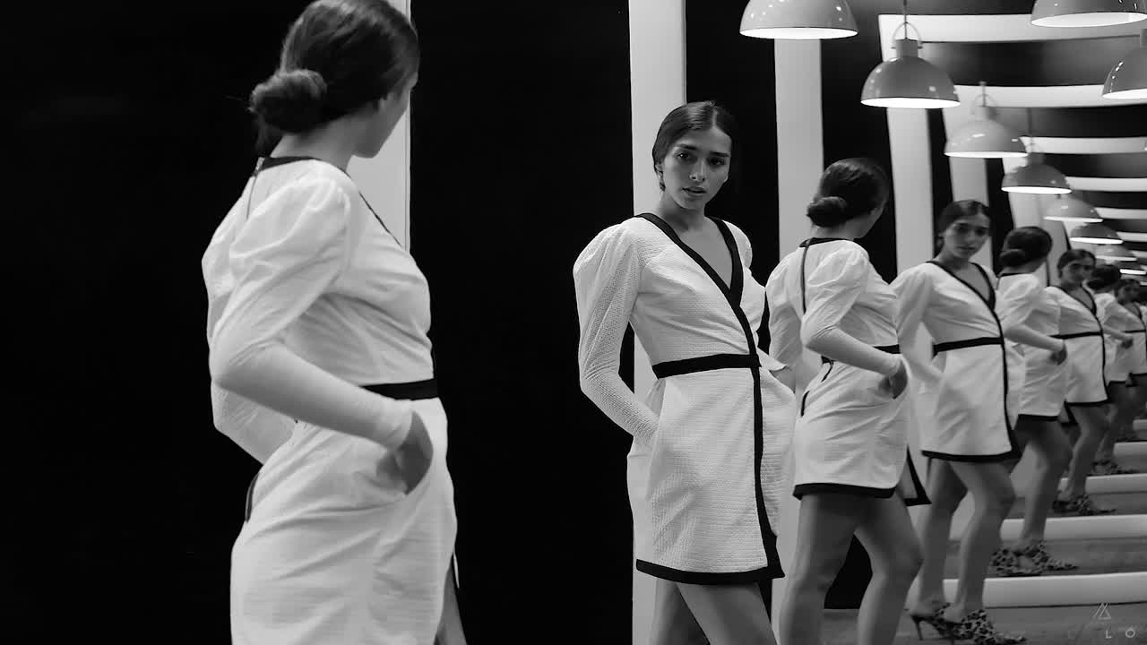 80s Inspired Party Outfits Worn By Supermodels