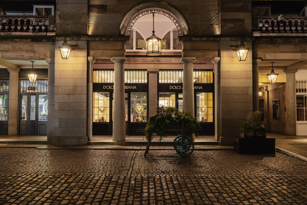 DOLCE&GABBANA APRE LA SUA PRIMA BEAUTY & ACCESSORIES BOUTIQUE